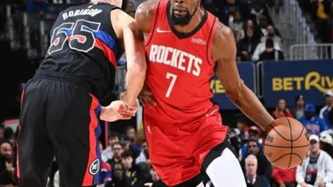 赵睿末节神勇砍下14分，新疆主场连胜记录延续